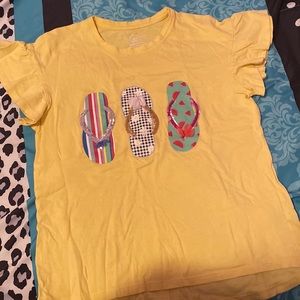 Cute yellow shirt with flip flops